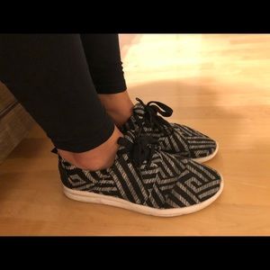 Toms Sneakers